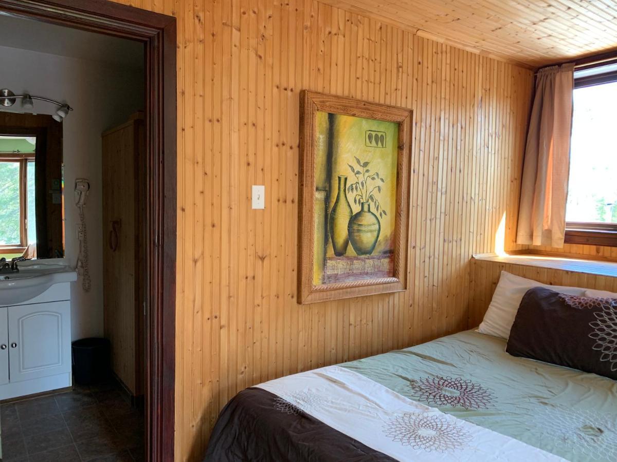 L'Auberge Refuge Du Trappeur Saint Mathieu Du Parc Ngoại thất bức ảnh