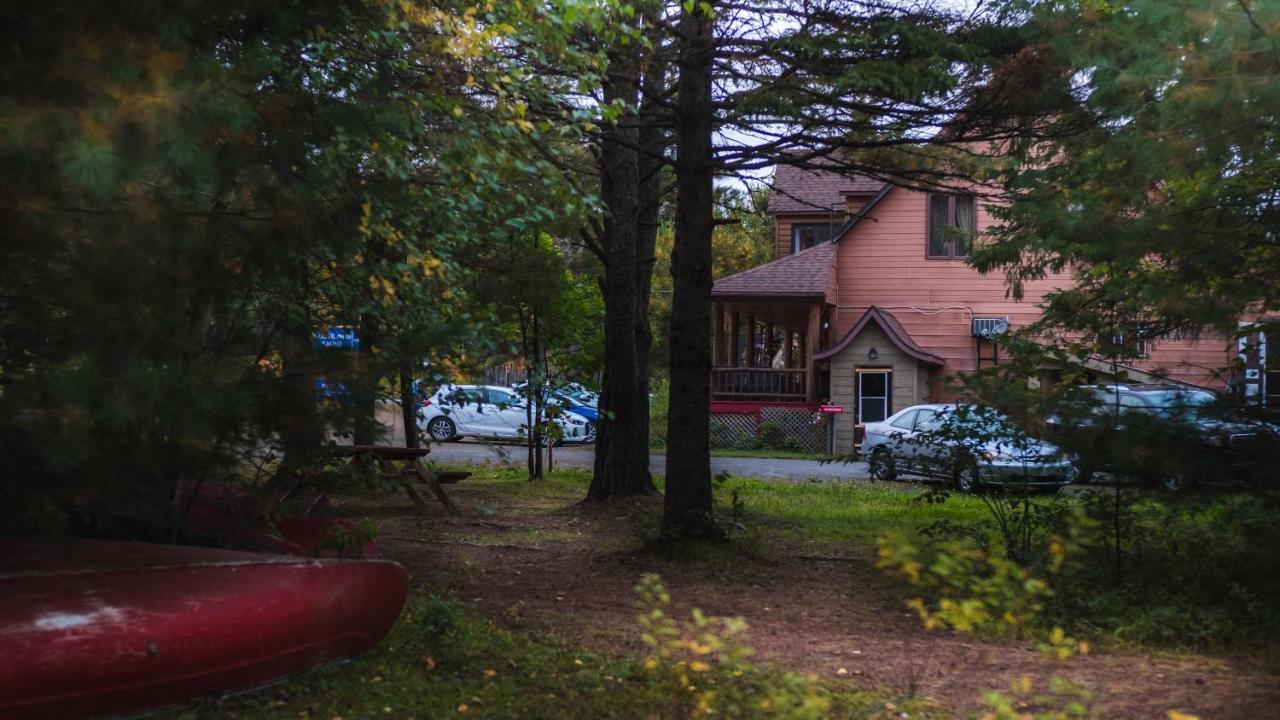 L'Auberge Refuge Du Trappeur Saint Mathieu Du Parc Ngoại thất bức ảnh