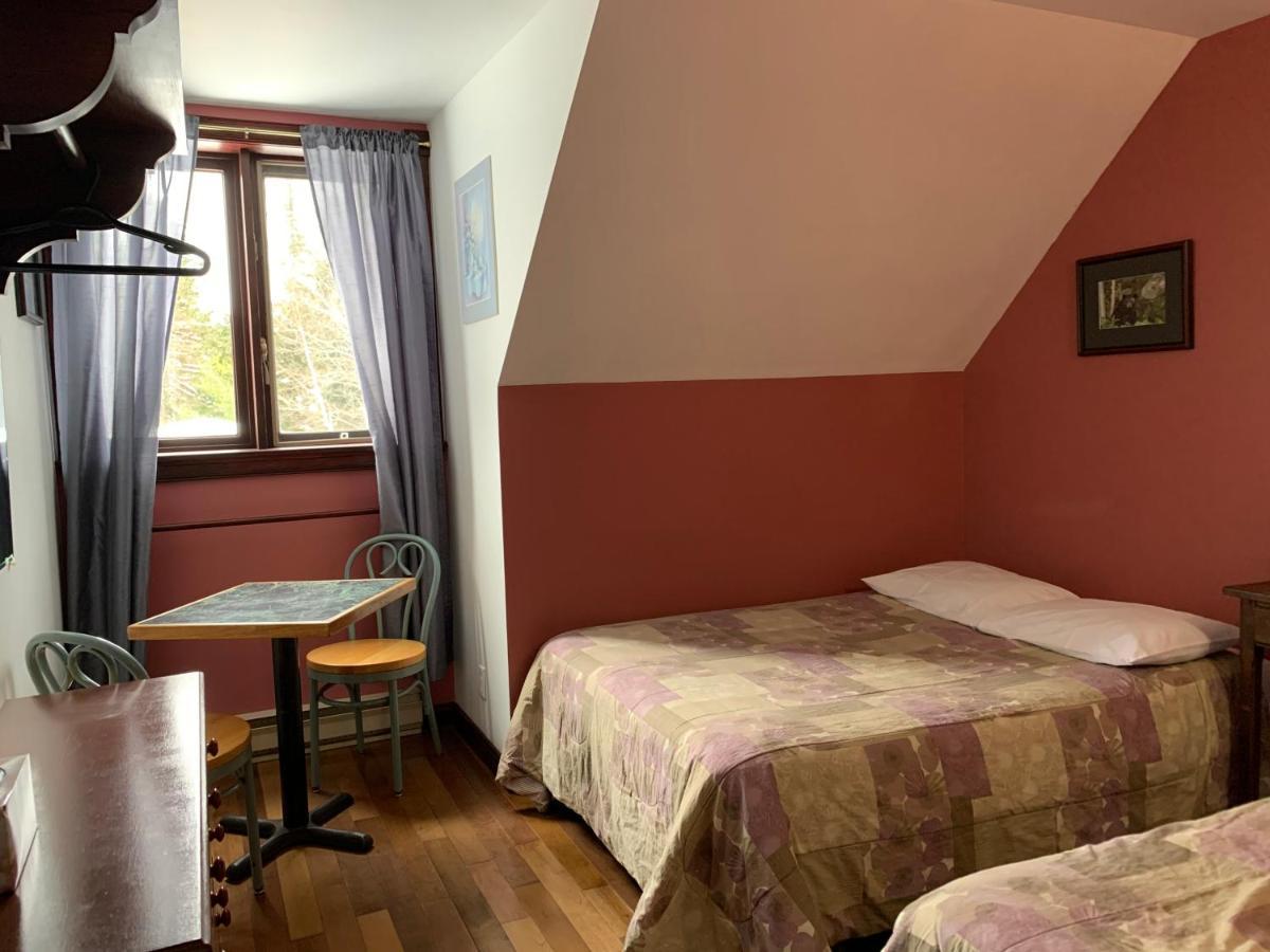 L'Auberge Refuge Du Trappeur Saint Mathieu Du Parc Ngoại thất bức ảnh