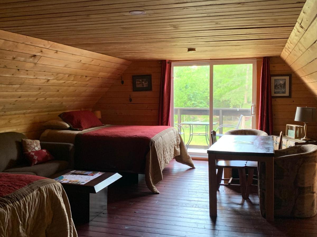 L'Auberge Refuge Du Trappeur Saint Mathieu Du Parc Ngoại thất bức ảnh