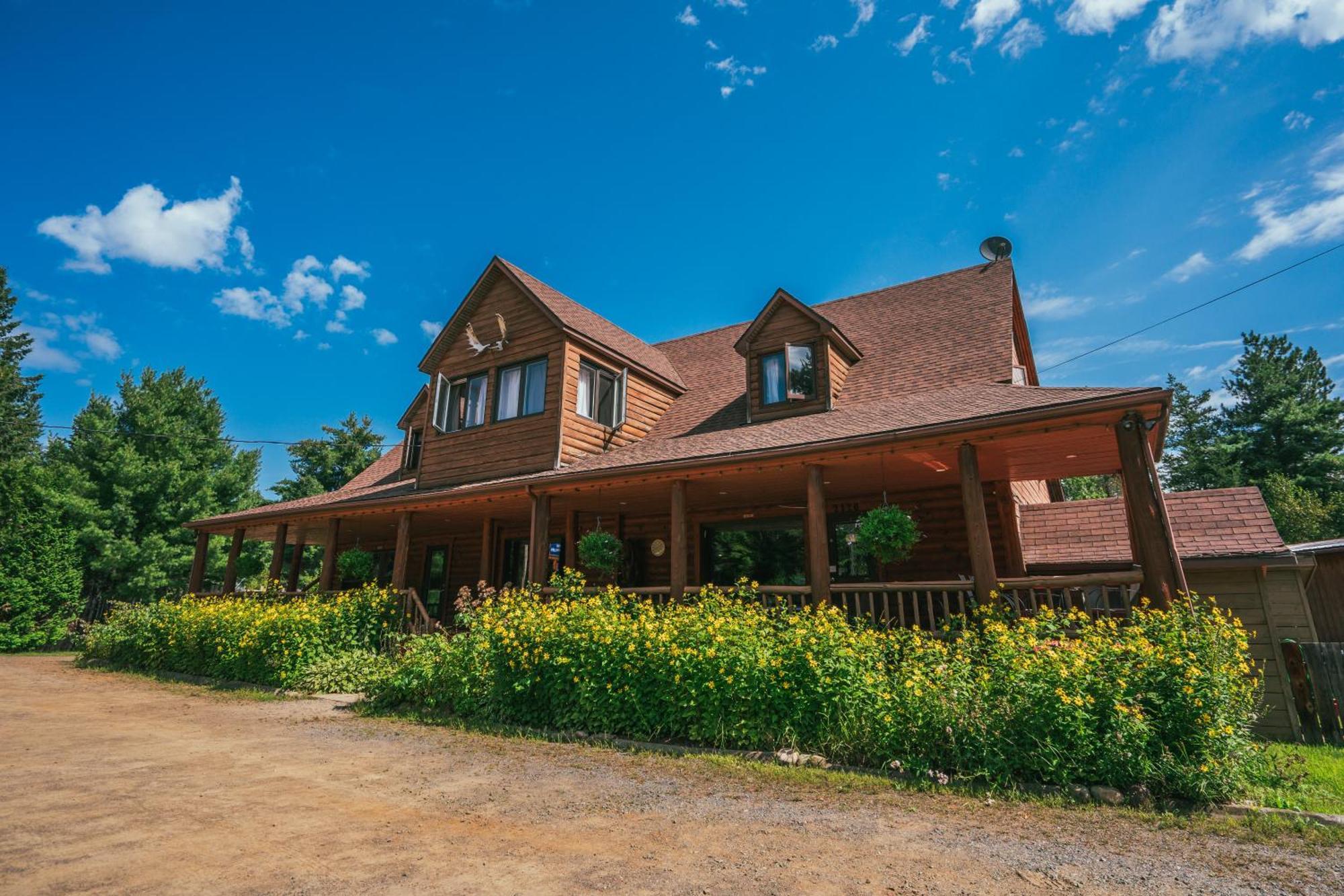 L'Auberge Refuge Du Trappeur Saint Mathieu Du Parc Ngoại thất bức ảnh